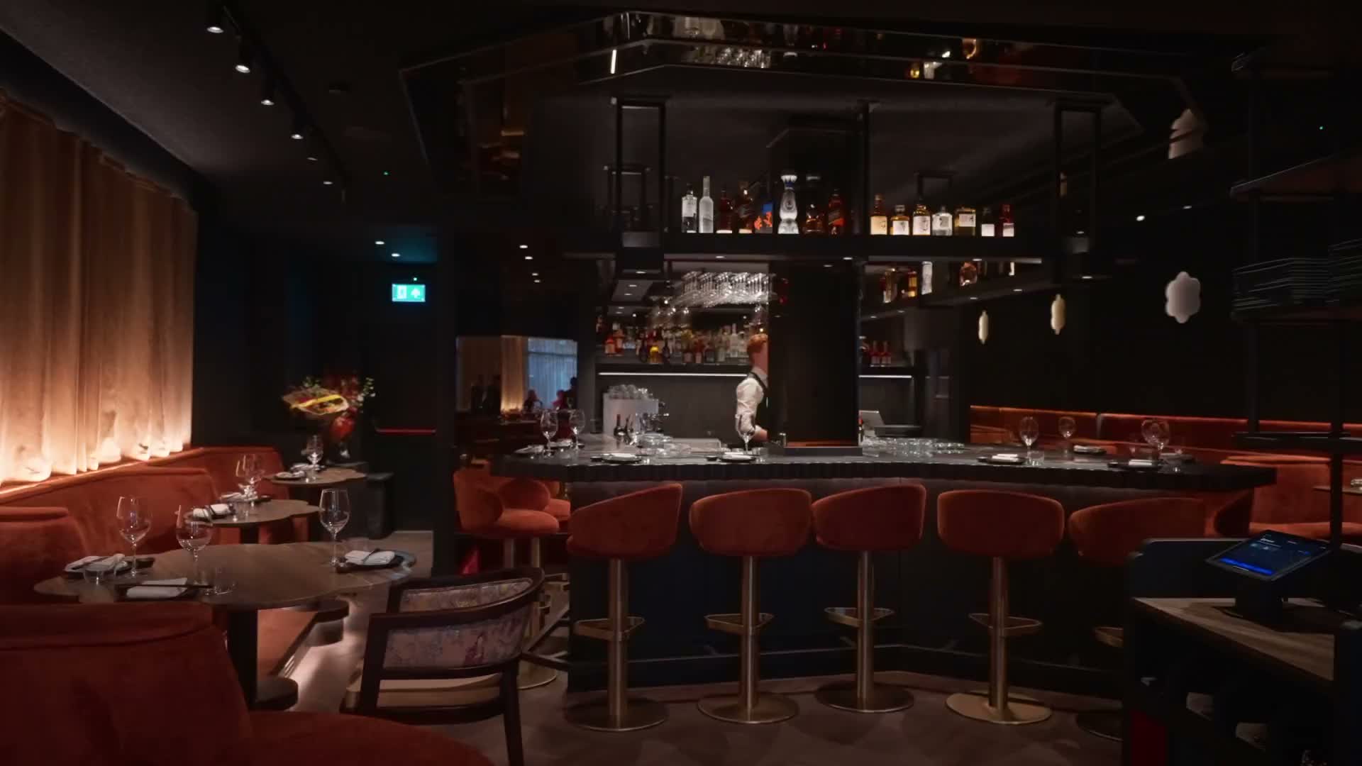 Roku Oisterwijk interieur met warm amber licht